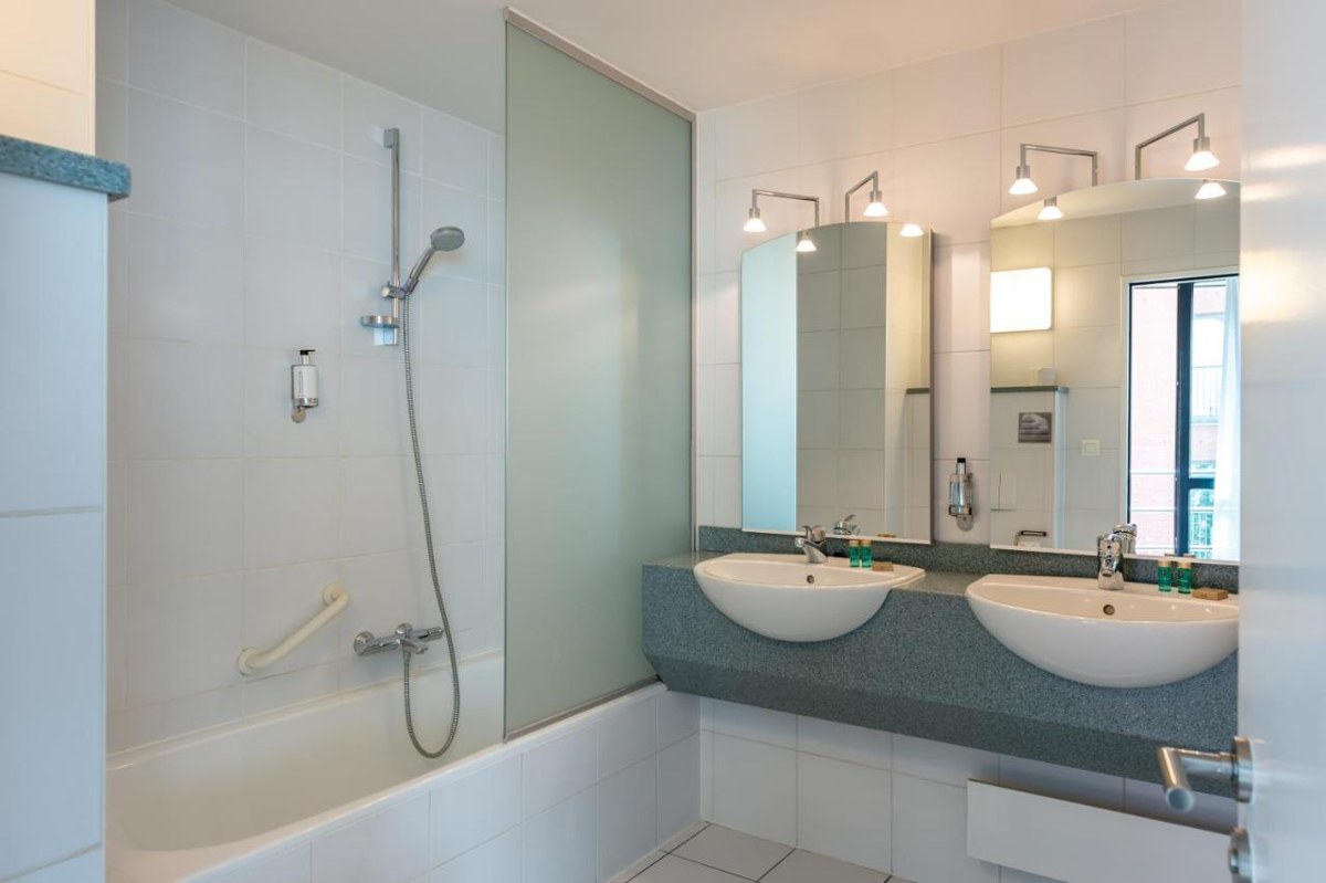 DOCKLANDS ANTWERP HOTEL photo 2