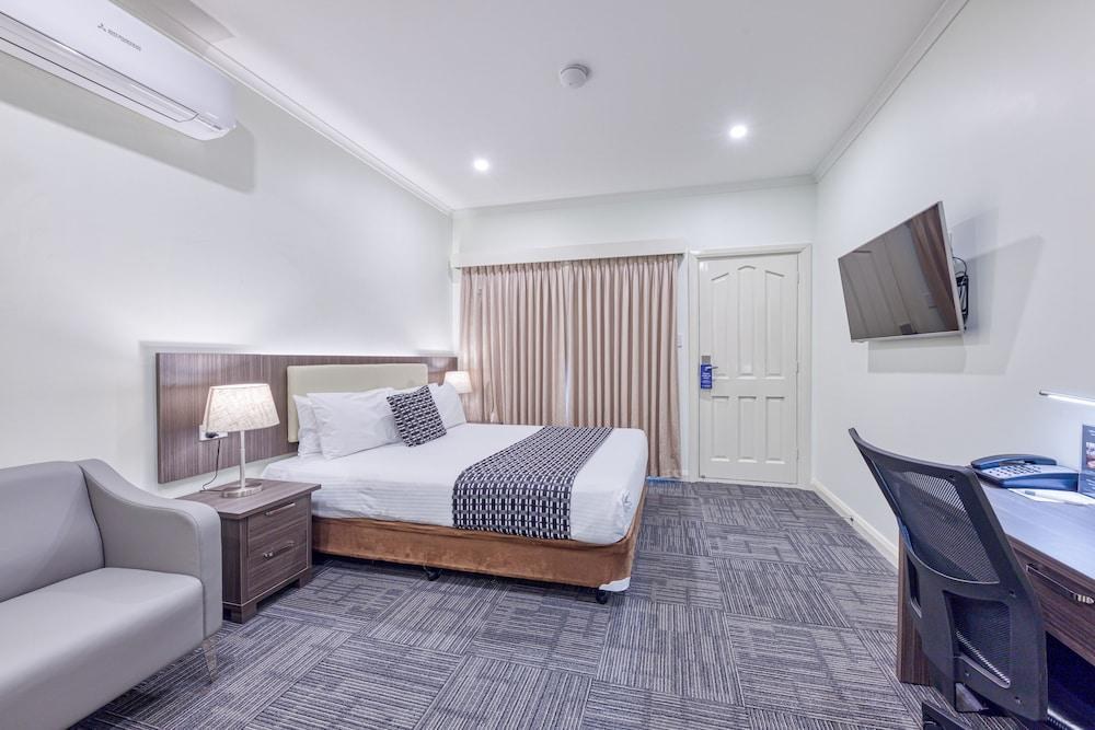 Best Western Airport Motel and Convention Centre photo 2