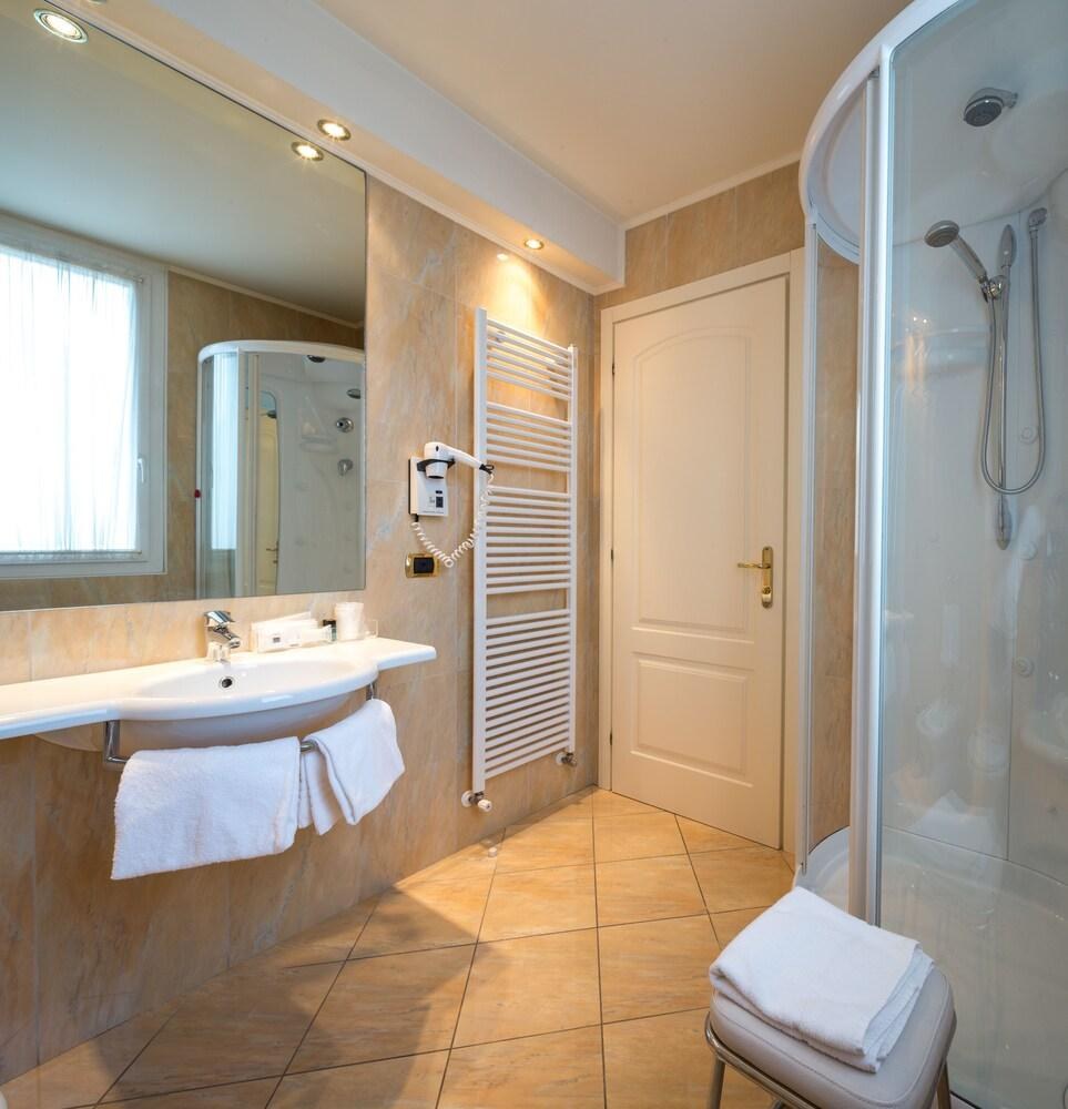 IH HOTELS PADOVA ADMIRAL photo 3