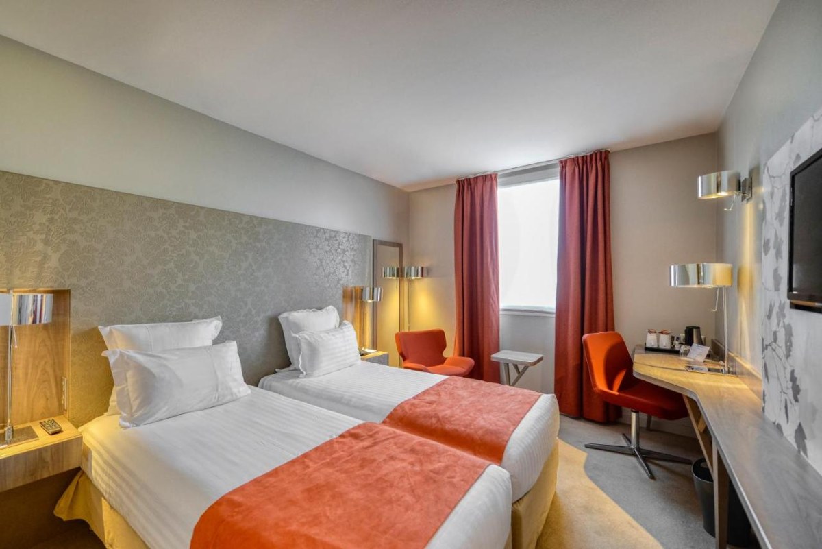 BEST WESTERN PLUS PARIS VELIZY photo 1