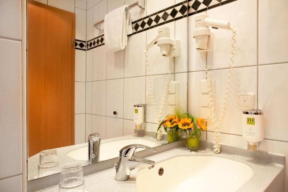 BEST WESTERN HOTEL PLAZA photo 2