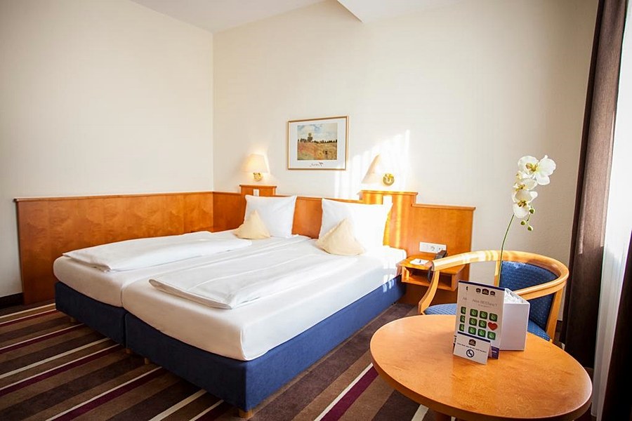 SURE HOTEL BY BEST WESTERN AMBASSADOR DUESSELDORF photo 1