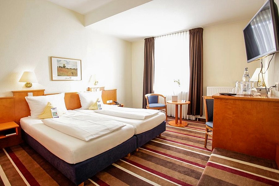 SURE HOTEL BY BEST WESTERN AMBASSADOR DUESSELDORF photo 2