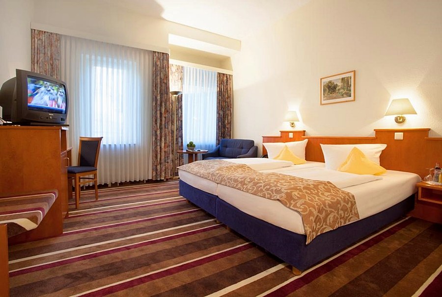 SURE HOTEL BY BEST WESTERN AMBASSADOR DUESSELDORF photo 3