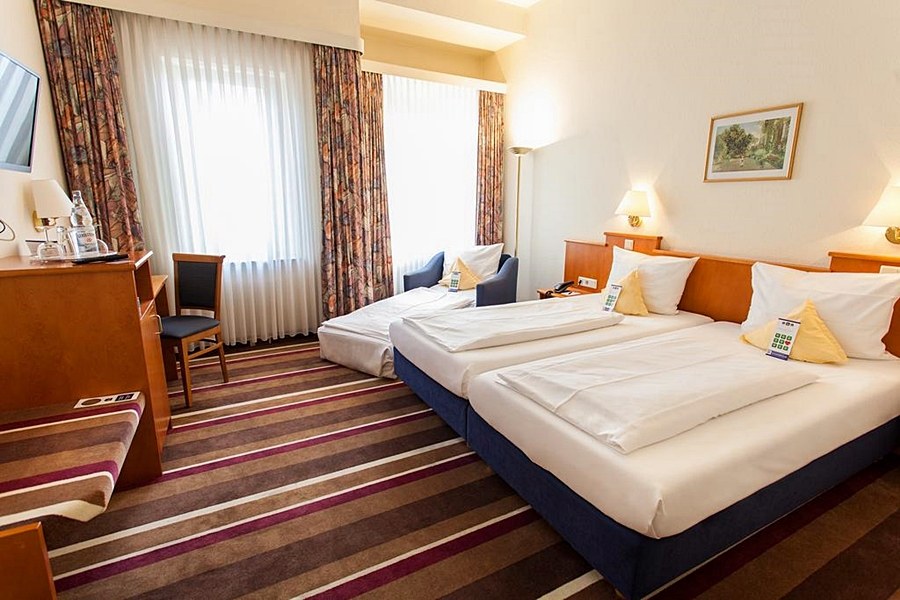 SURE HOTEL BY BEST WESTERN AMBASSADOR DUESSELDORF photo 4