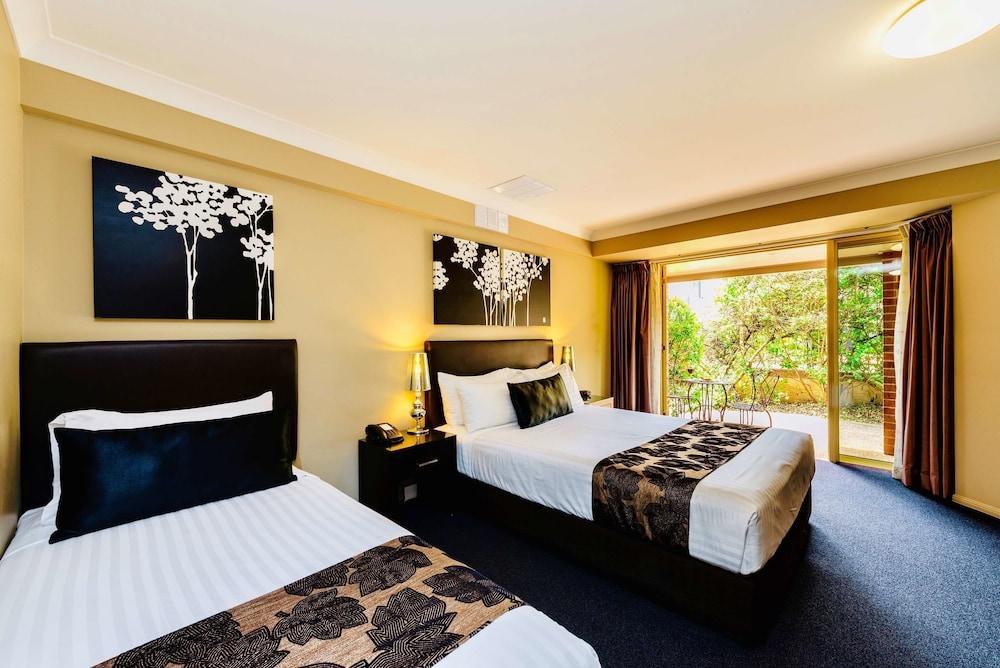 BEST WESTERN PLUS AMBASSADOR ON RUTHVEN MOTOR INN photo 3