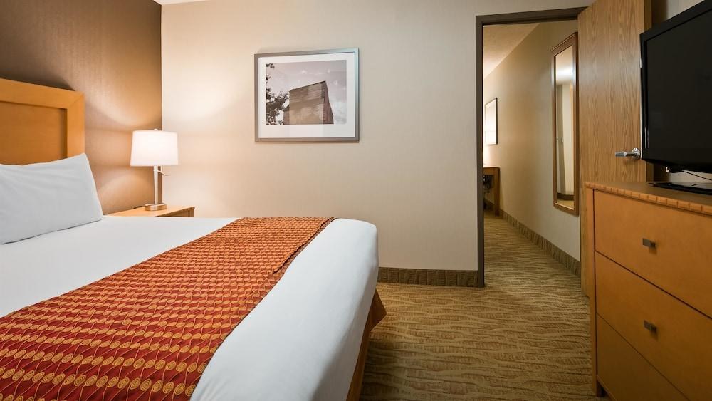Best Western Grande Prairie Hotel & Suites photo 3