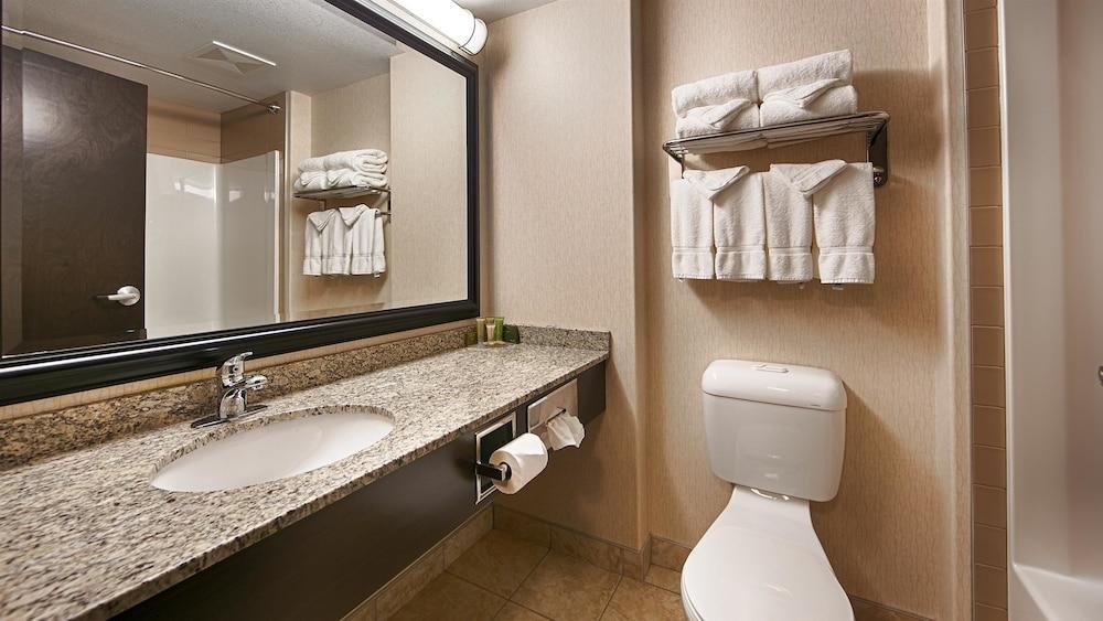 Best Western Bonnyville Inn & Suites photo 2