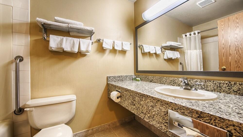 Best Western Strathmore Inn photo 2