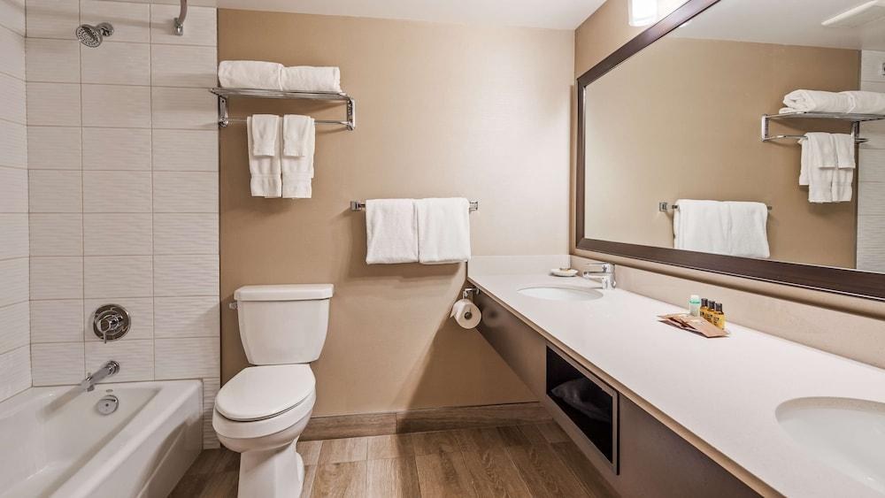 Best Western Plus Calgary Centre Inn photo 2