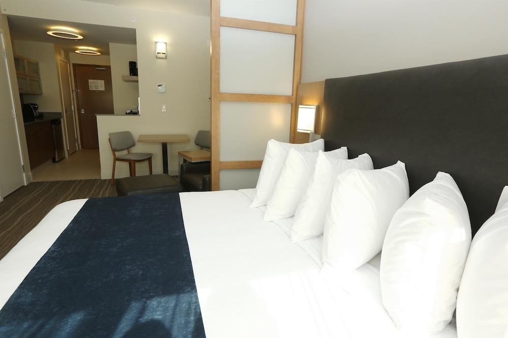 Best Western Plus Sawridge Suites photo 2