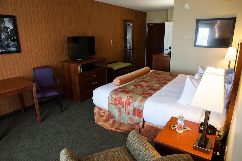 Best Western Plus Service Inn & Suites photo 4