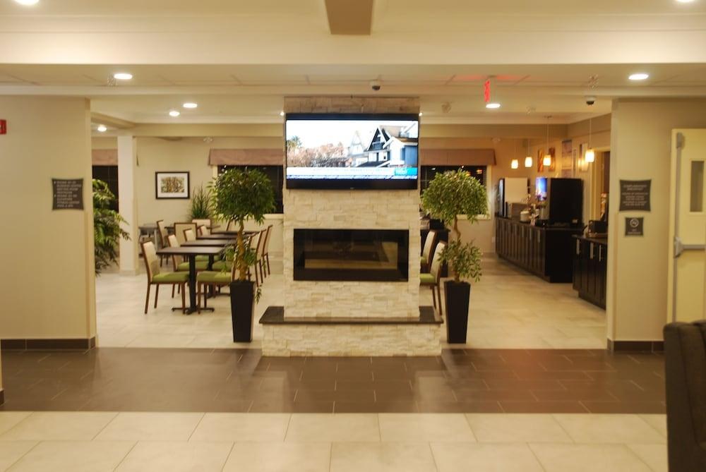 Best Western Plus Fort Saskatchewan Inn & Suites photo 4