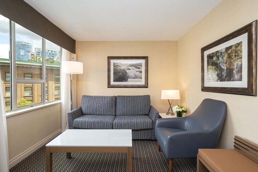 Best Western Premier Chateau Granville Hotel & Suites & Conf. Centre photo 4
