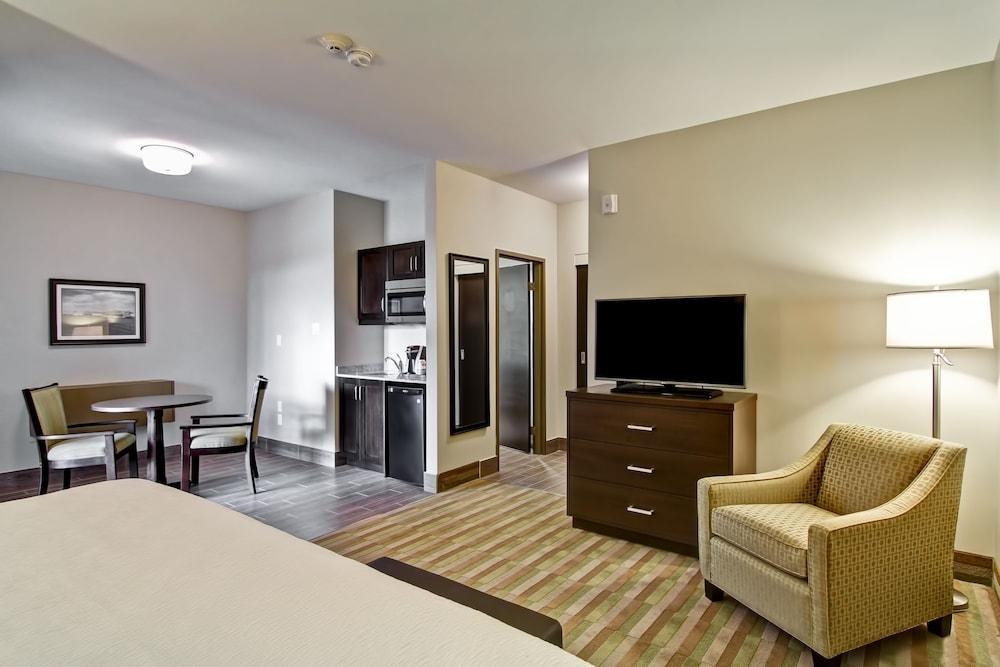 Best Western London Airport Inn & Suites photo 2