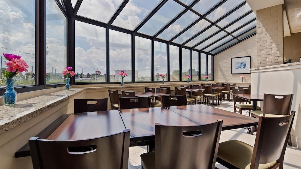 Best Western London Airport Inn & Suites photo 4