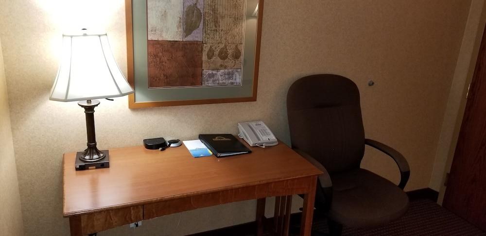 Days Inn by Wyndham Swift Current photo 2