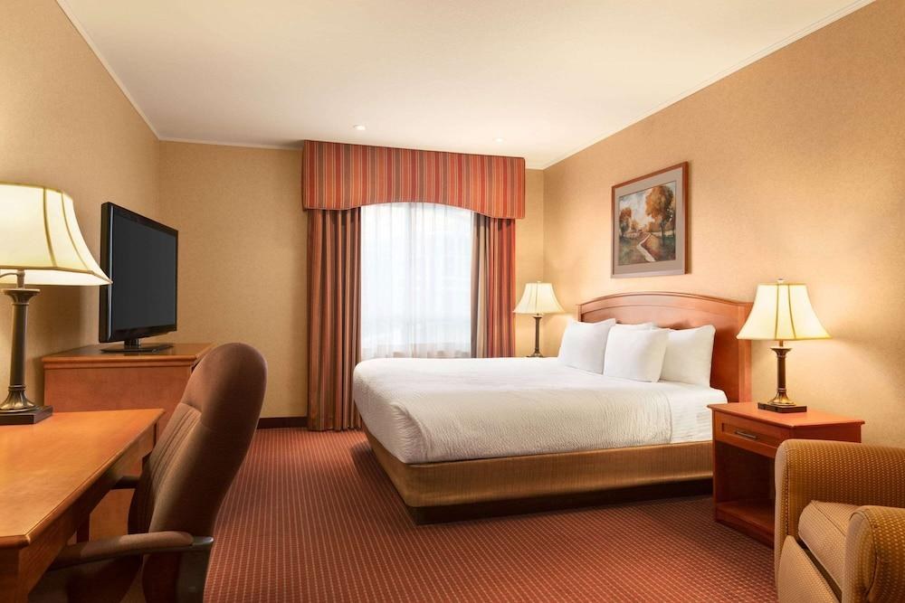 Days Inn by Wyndham Swift Current photo 3
