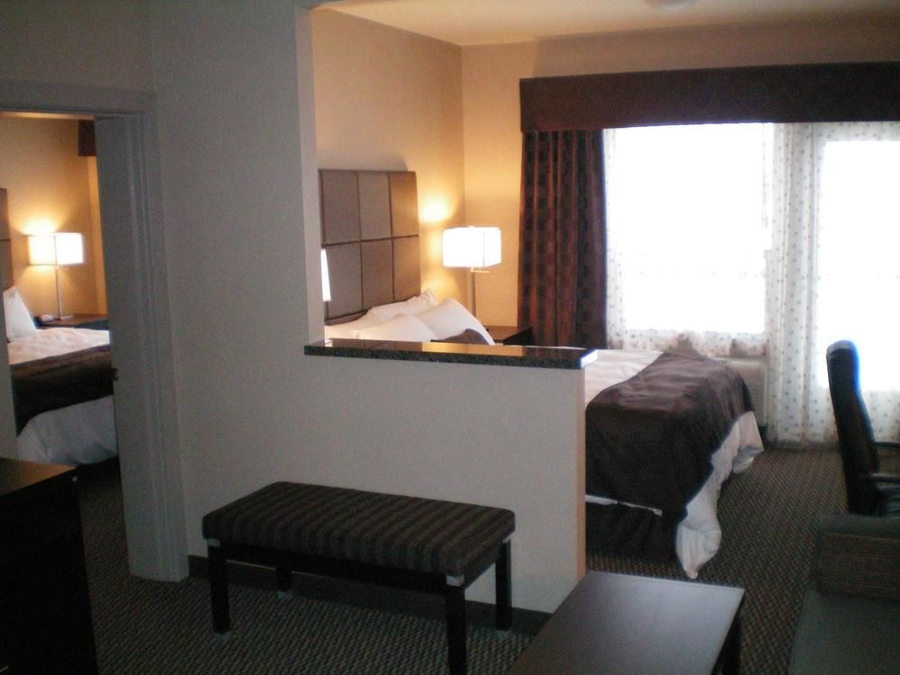 Best Western Plus Wine Country Hotel & Suites