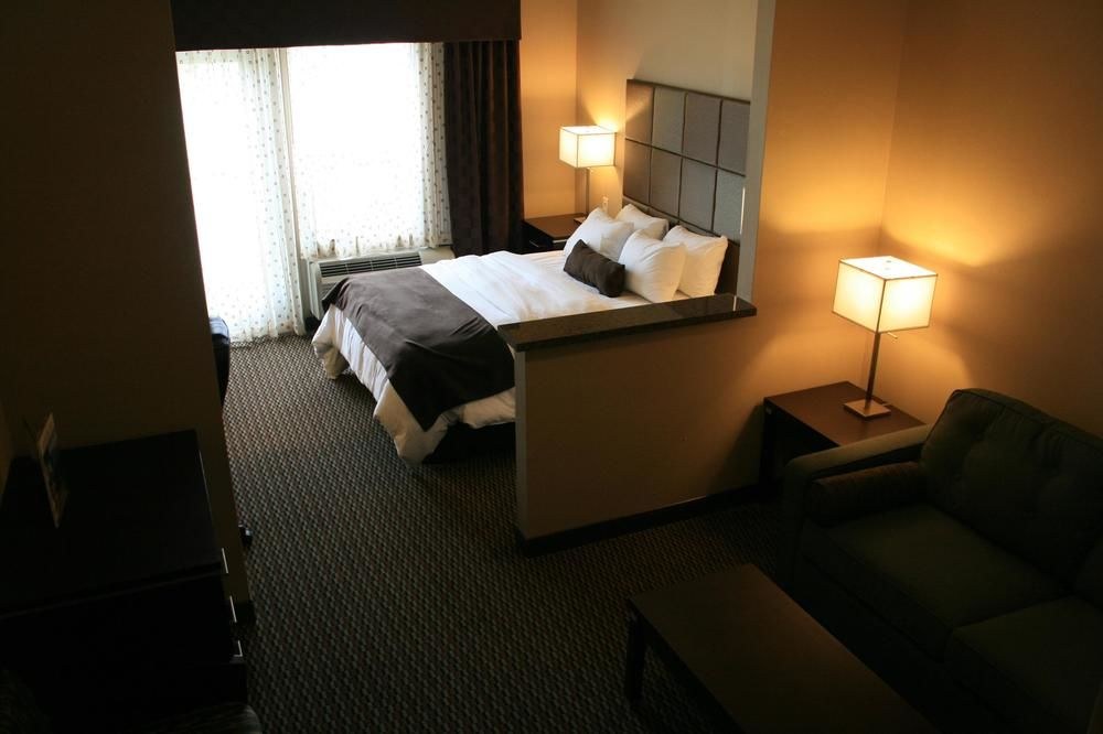 Best Western Plus Wine Country Hotel & Suites photo 1
