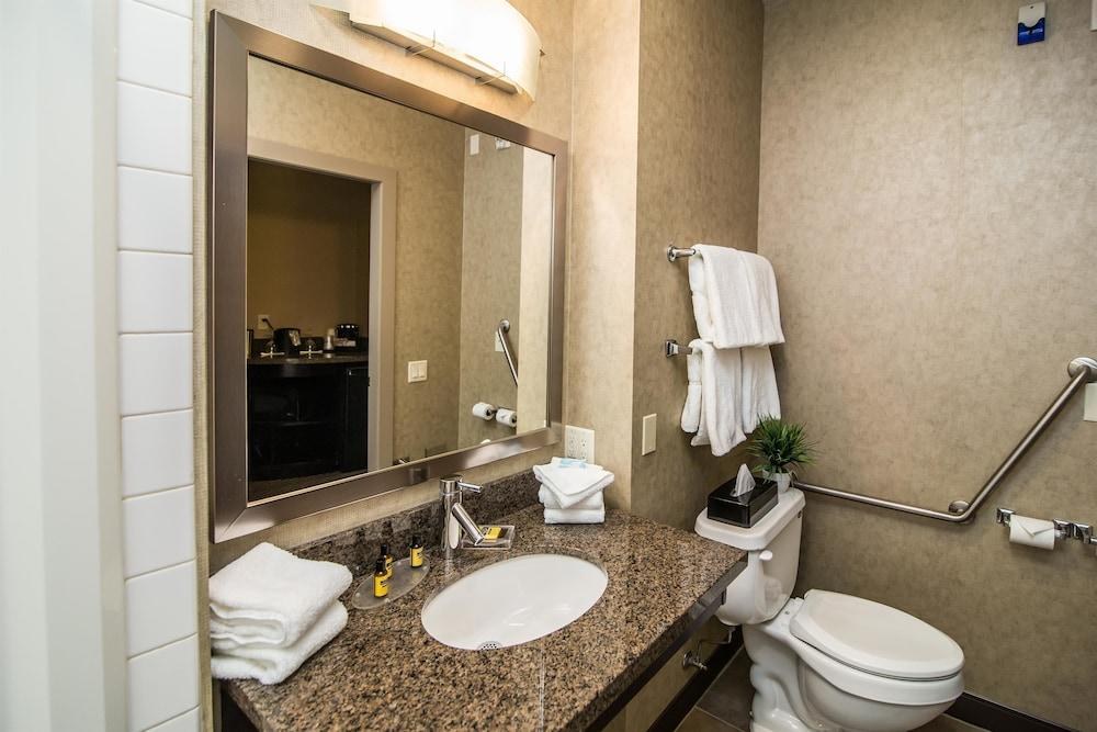 Best Western Plus Wine Country Hotel & Suites photo 3