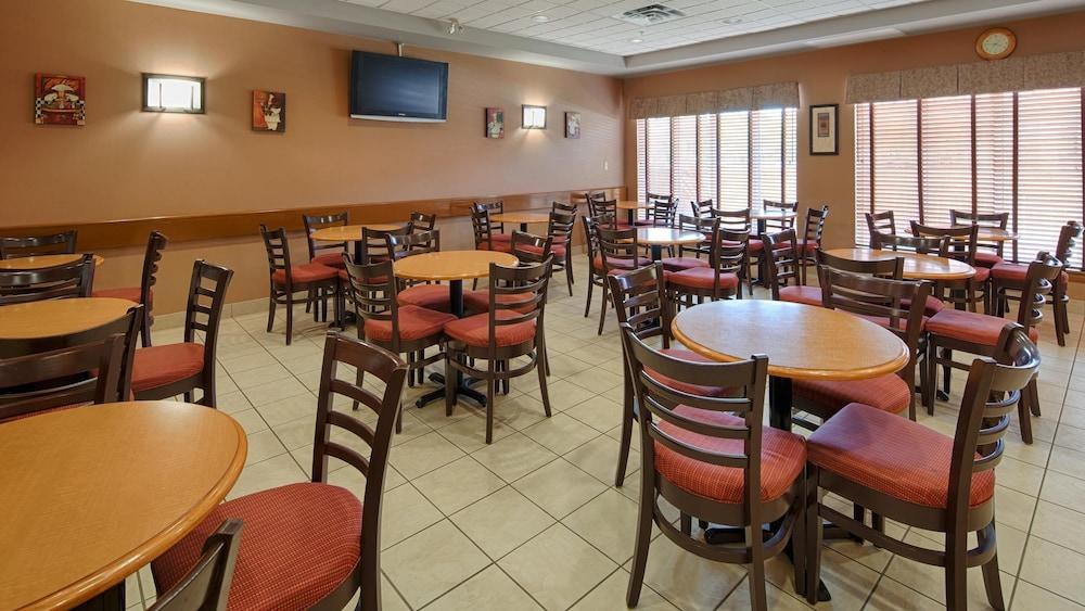 Best Western Plus Pembina Inn & Suites photo 2