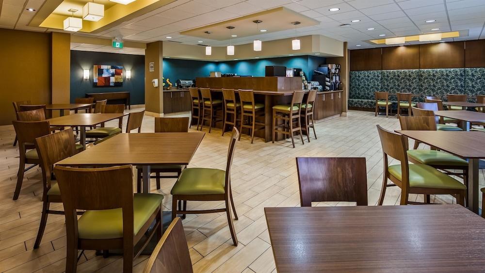 Best Western Plus Winnipeg West photo 3