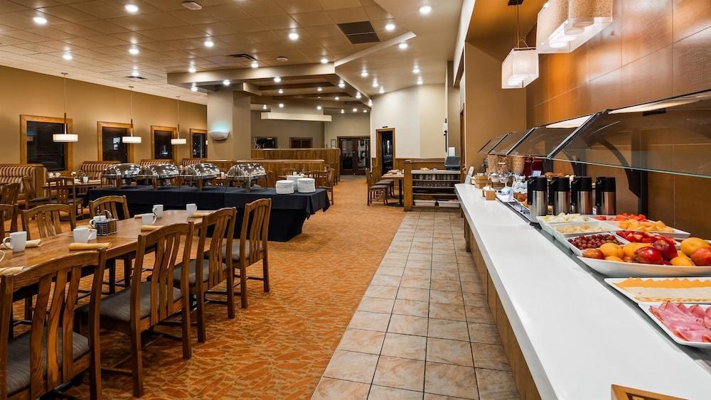 Best Western Plus Winnipeg Airport Hotel photo 2