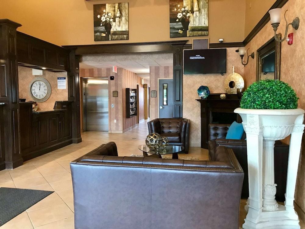 Best Western Plus Fredericton Hotel & Suites photo 2
