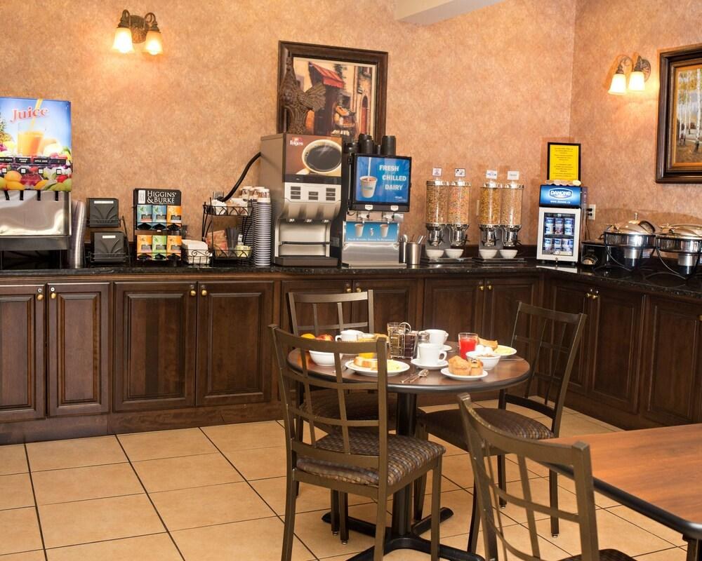 Best Western Plus Fredericton Hotel & Suites photo 3