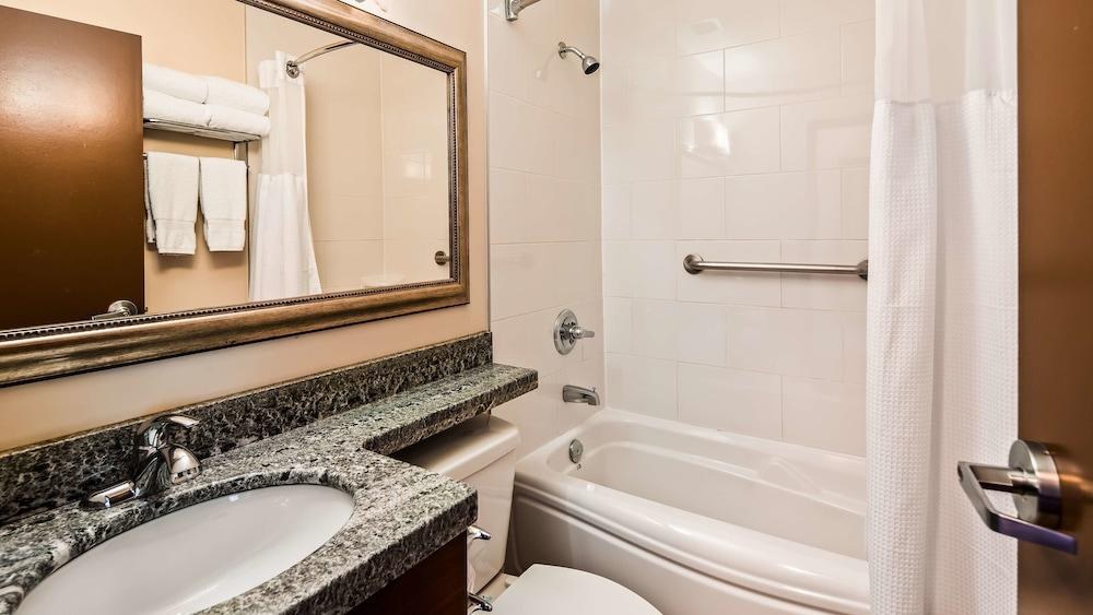 Best Western Plus Chocolate Lake Hotel photo 3