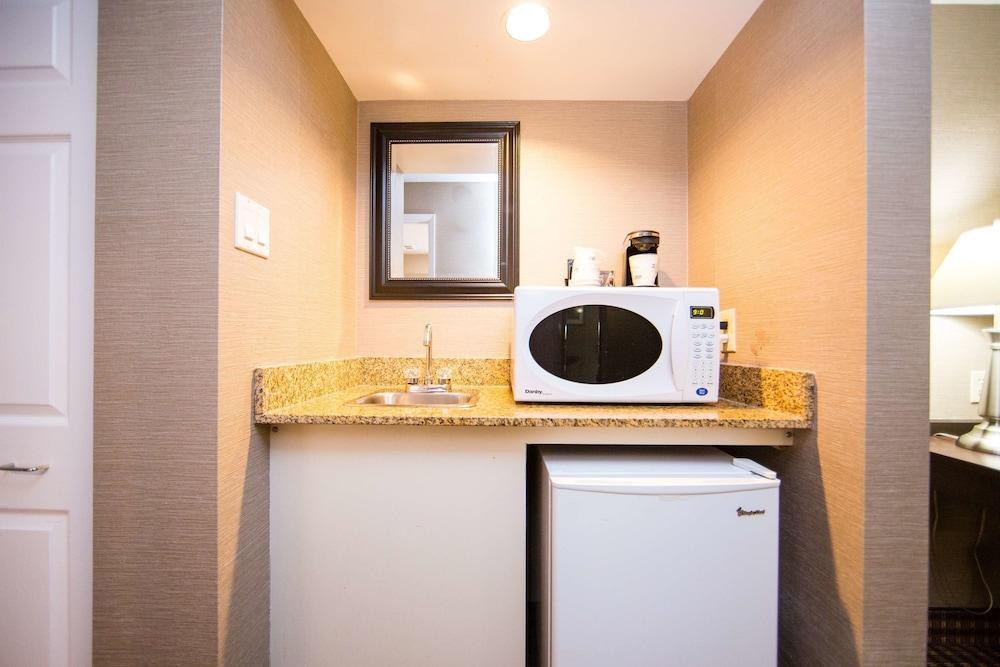 Best Western Plus Ottawa Kanata Hotel & Conference Centre photo 4