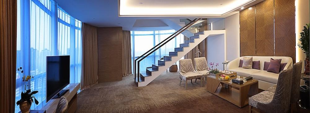 BEST WESTERN PLUS GEMS CUBE HOTEL photo 2