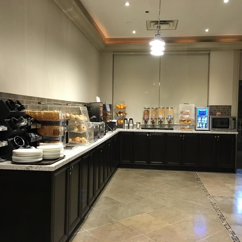 Best Western Plus Travel Hotel Toronto Airport photo 1