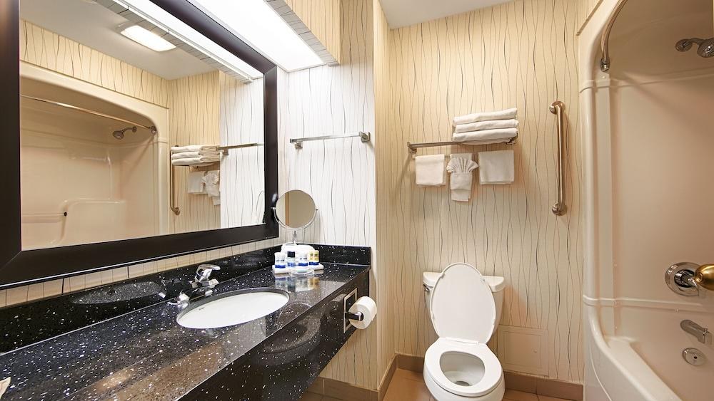 Best Western Plus Travel Hotel Toronto Airport photo 3