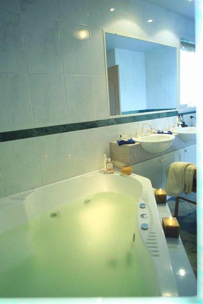 Best Western Plus The Tudor-Box Hill photo 1