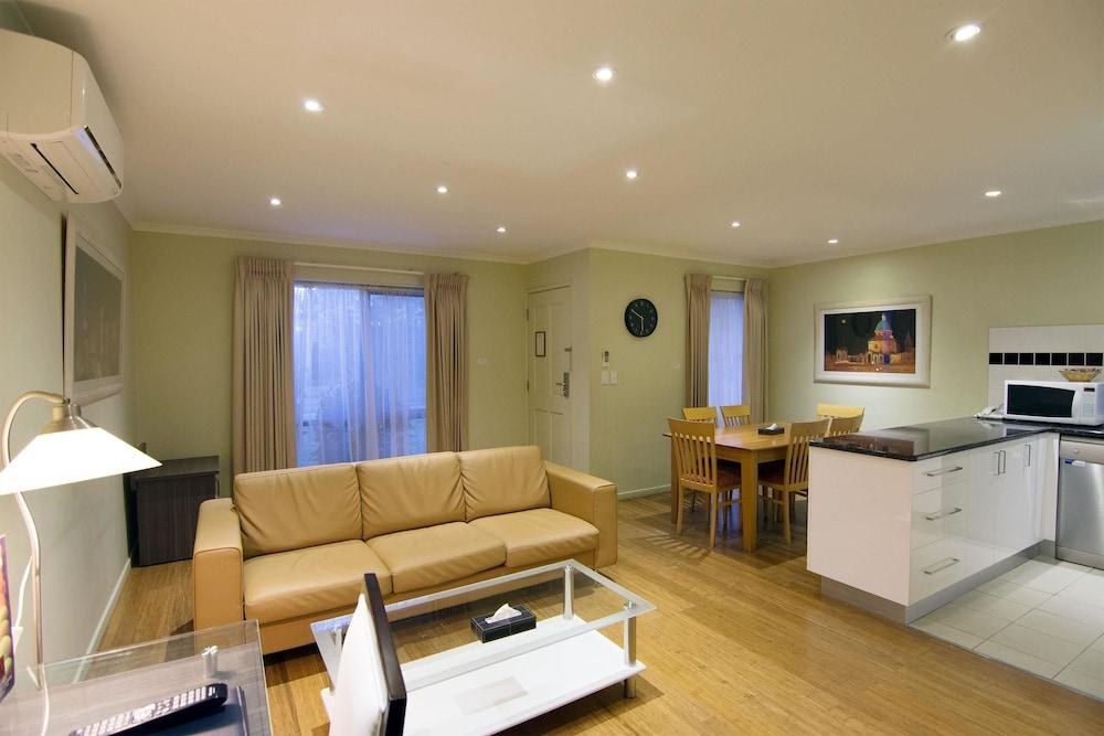 Best Western Plus Buckingham International photo 2