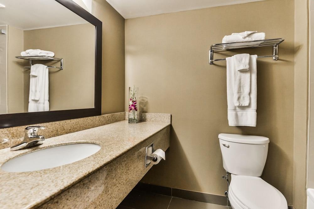 Best Western Plus Leamington Hotel & Conference Centre photo 2