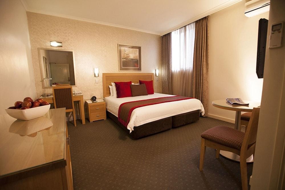 Best Western Plus Travel Inn Hotel photo 3