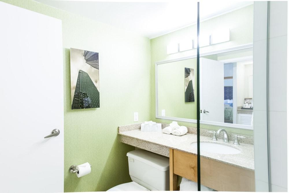 Best Western Premier Toronto Airport Carlingview Hotel photo 2