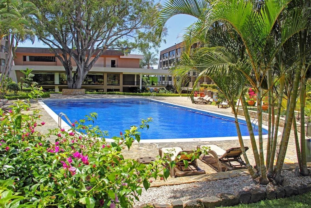 Irazú Hotel & Studios photo 2