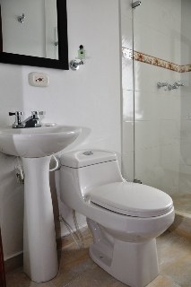 ApartaSuites Plaza Modelia photo 2