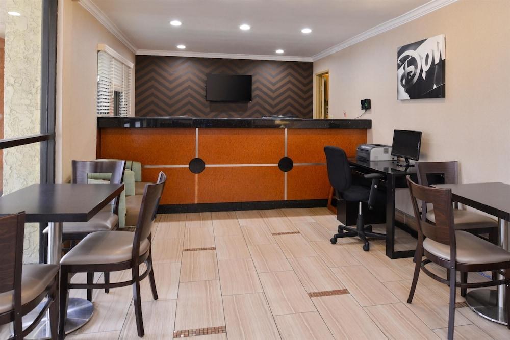 Best Western Courtesy Hotel - Anaheim Resort Amusement Park photo 2