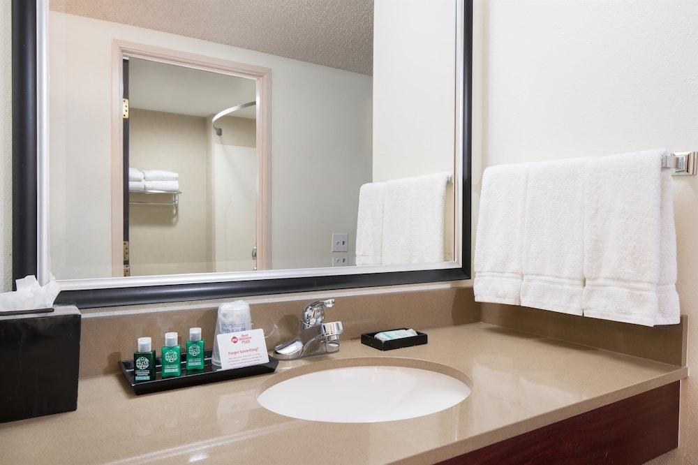 BEST WESTERN PLUS DENVER INTERNATIONAL AIRPORT INN & SUITES photo 2