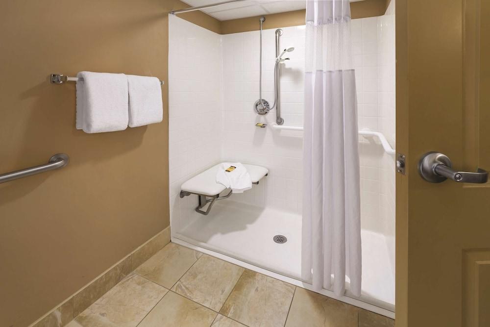 Wyndham Bloomington - Mall of America photo 4
