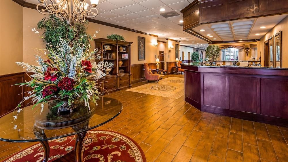 Best Western Plus Burlington photo 2