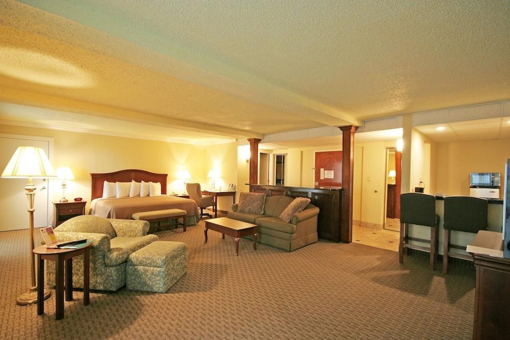 Best Western Plus Burlington photo 3