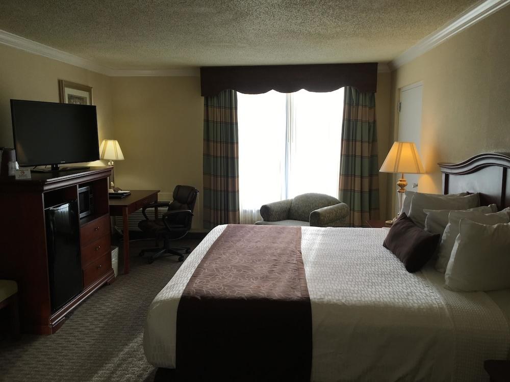 Best Western Plus Burlington photo 4