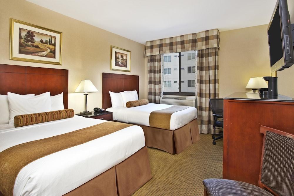 Best Western Plus Arena Hotel photo 3