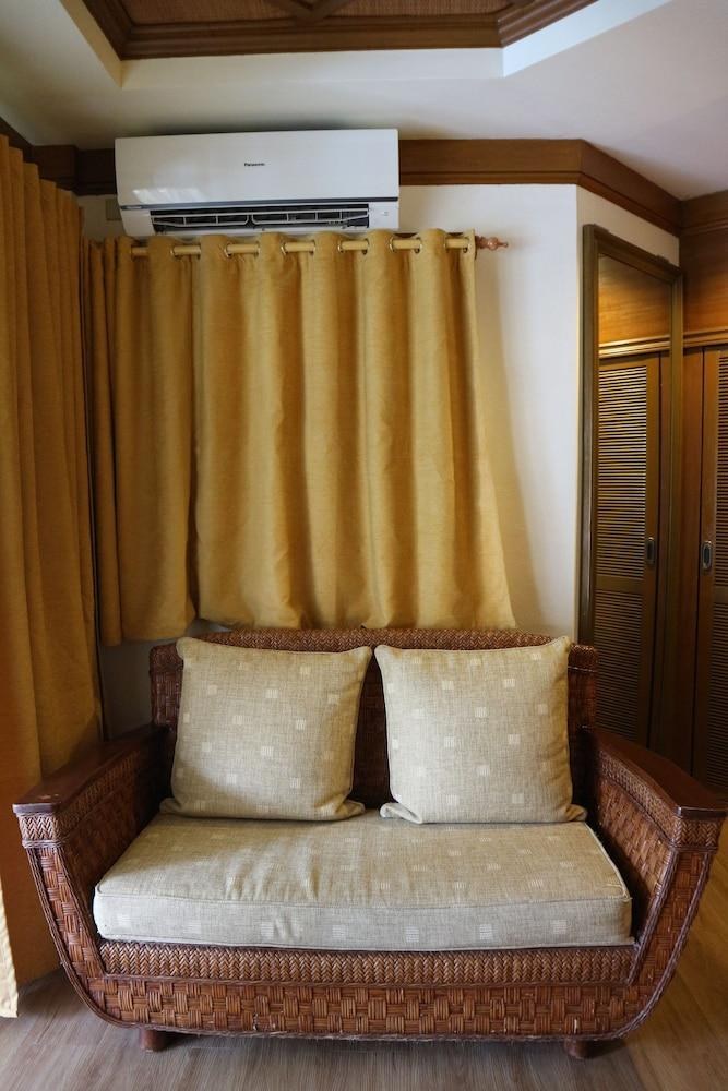 BEST WESTERN BORACAY TROPICS RESORT photo 2